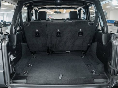 Used 2018 Jeep Wrangler Unlimited Sahara image 21