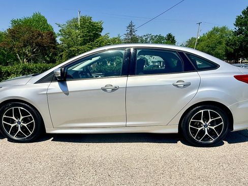 Used 2015 Ford Focus SE w/ SE Sport Package FWD image 7