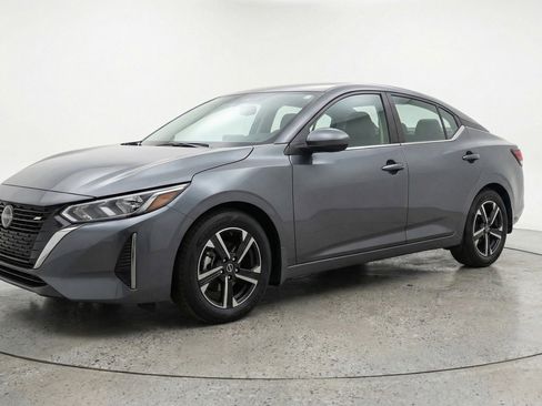 Used 2025 Nissan Sentra SV FWD image 2