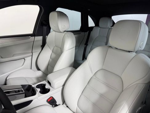 New 2026 Porsche Macan GTS AWD/4WD image 5