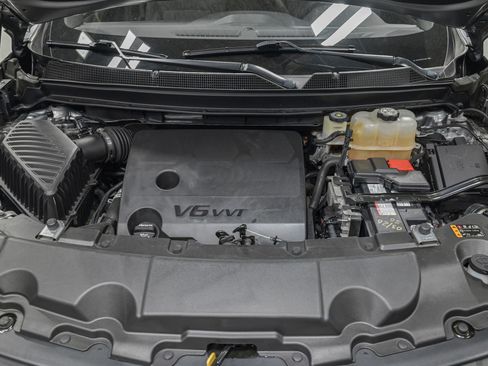 Used 2023 Chevrolet Traverse LT AWD/4WD image 11