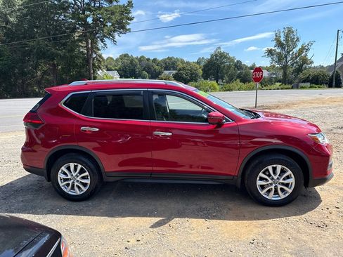 Used 2017 Nissan Rogue SV w/ SV Premium Package image 5