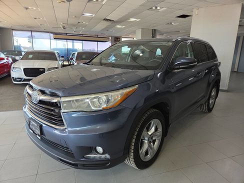 Used 2016 Toyota Highlander Limited w/ Driver Technology Package AWD/4WD image 3