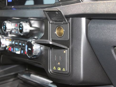 New 2025 Ford F250 Platinum image 24