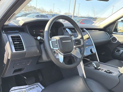 Used 2024 Land Rover Discovery S image 10