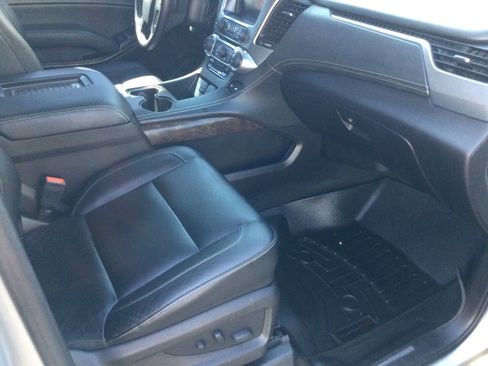 Used 2017 Chevrolet Suburban LT image 17