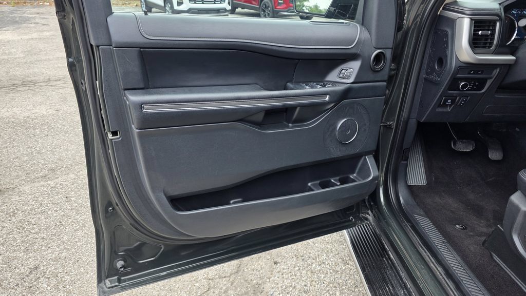 Used 2023 Ford Expedition XLT AWD/4WD image 16