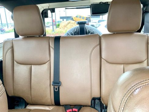 Used 2014 Jeep Wrangler Unlimited Sahara w/ Connectivity Group AWD/4WD image 18