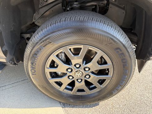 Certified 2025 Toyota 4Runner SR5 AWD/4WD image 24