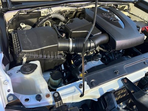 Used 2016 Toyota Tacoma TRD Sport image 41