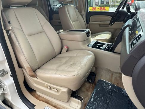 Used 2011 GMC Yukon XL Denali RWD image 19