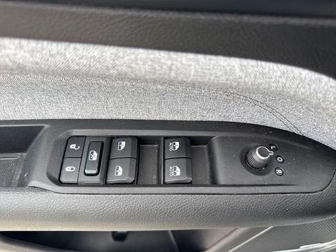 Used 2023 Jeep Compass Latitude w/ Sun and Sound Group image 20