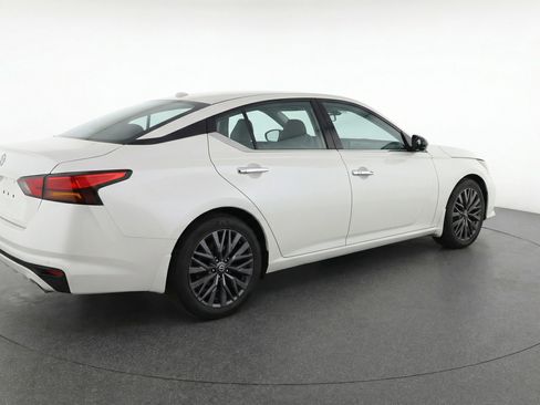 Used 2025 Nissan Altima 2.5 SV image 9