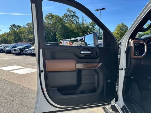 Used 2022 Chevrolet Silverado 2500 High Country w/ Z71 Off-Road Package image 21