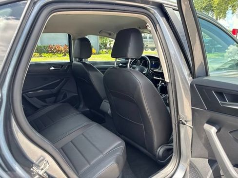Used 2024 Volkswagen Jetta SE FWD image 17