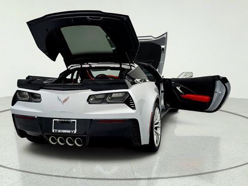 Used 2015 Chevrolet Corvette Z06 w/ 3LZ Preferred Equipment Group RWD image 12