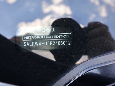 Used 2023 Land Rover Discovery Metropolitan Edition AWD/4WD image 42