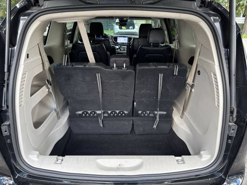 Used 2024 Chrysler Pacifica Touring-L FWD image 29