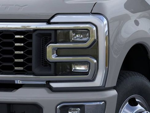 New 2026 Ford F350 4x4 Crew Cab DRW Super Duty image 18