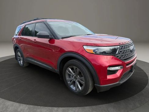 Used 2021 Ford Explorer XLT w/ Equipment Group 202A AWD/4WD image 3