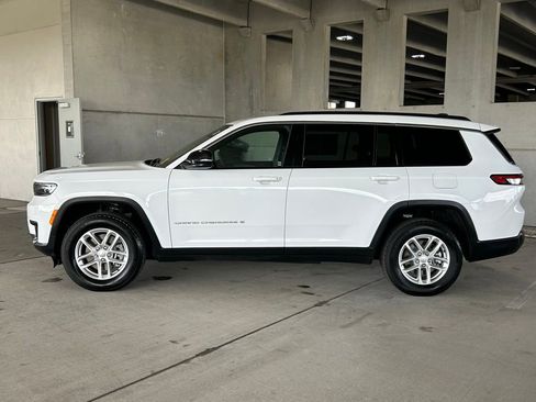Used 2025 Jeep Grand Cherokee L Laredo image 2