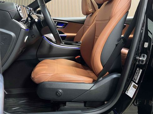 Used 2023 Mercedes-Benz GLC 300 4MATIC w/ Exclusive Trim Package image 41
