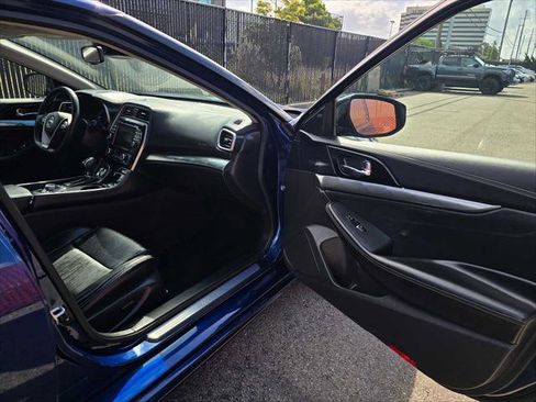 Used 2023 Nissan Maxima SV w/ Floor Mat Group FWD image 11