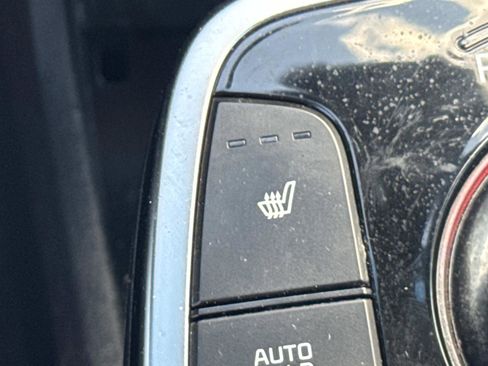 Used 2022 Kia Niro EX image 15