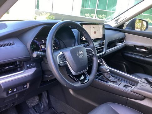 Used 2024 Toyota Grand Highlander AWD image 10
