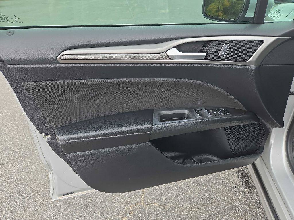 Used 2019 Ford Fusion SE FWD image 11