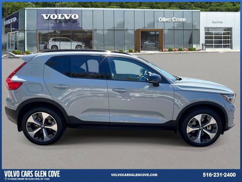Used 2024 Volvo XC40 B5 Plus w/ Climate Package AWD/4WD image 3