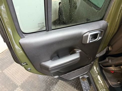Used 2022 Jeep Gladiator Sport image 30