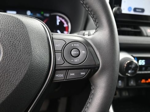 Used 2025 Toyota RAV4 XLE image 27