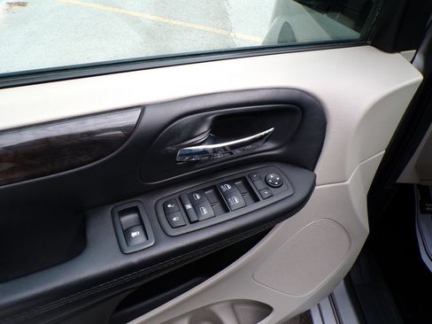 Used 2018 Dodge Grand Caravan SE w/ UConnect Hands-Free Group FWD image 26