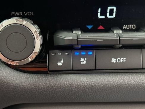 New 2026 Toyota Tundra Limited AWD/4WD image 24