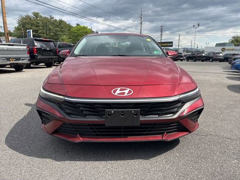 Used 2024 Hyundai Elantra SEL image 2