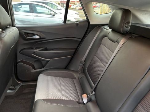 Used 2025 Chevrolet Trax LT FWD image 38