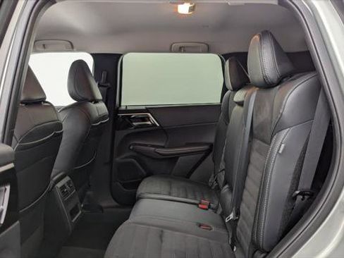 Used 2024 Mitsubishi Outlander SE image 17