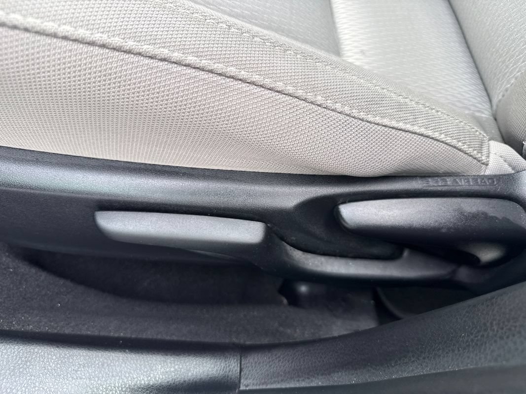 Used 2015 Toyota Corolla LE FWD image 16