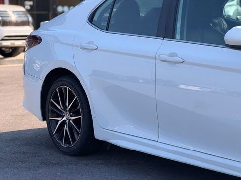 Used 2021 Toyota Camry SE FWD image 5