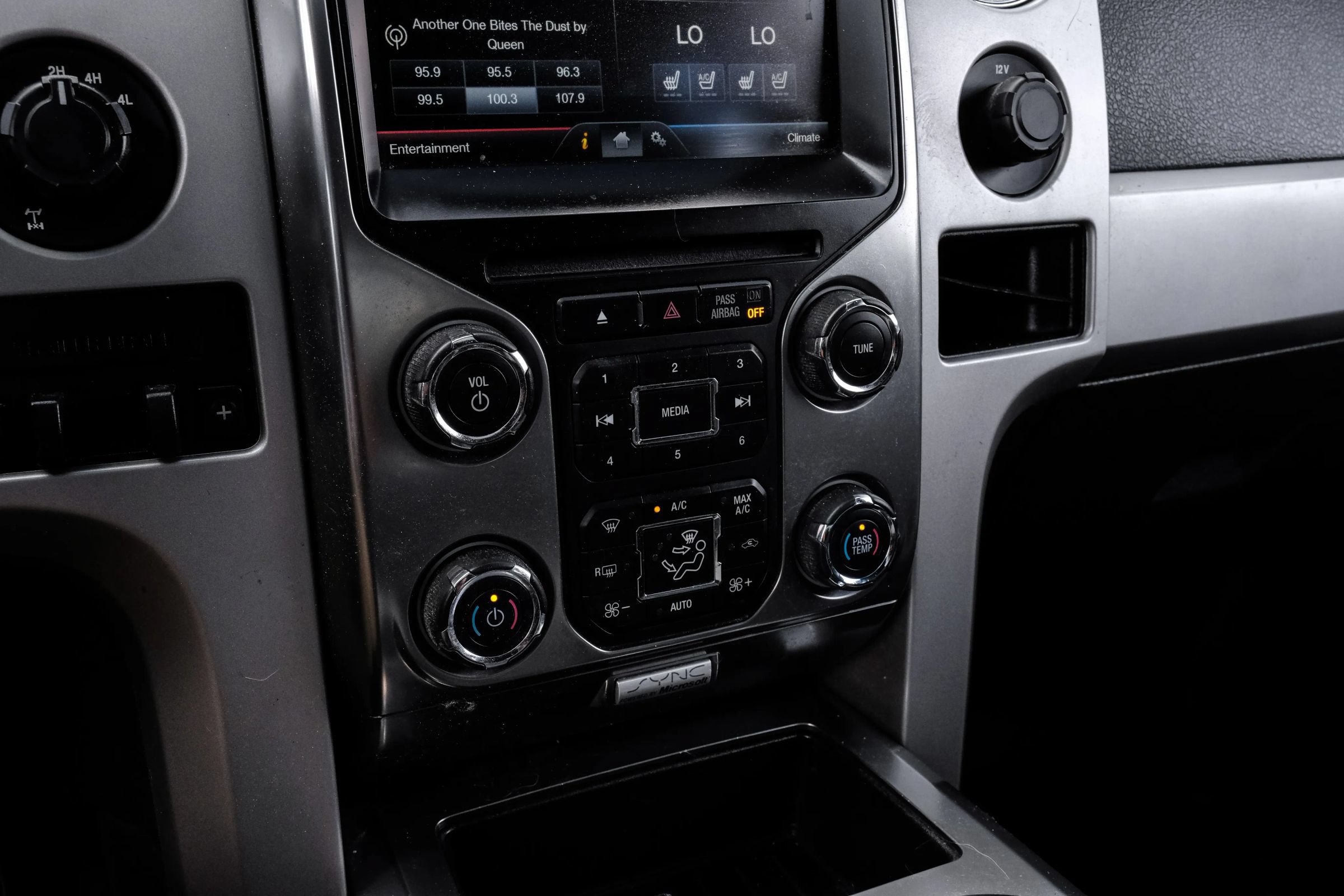 Used 2014 Ford F150 FX4 w/ Equipment Group 402A Luxury AWD/4WD image 29