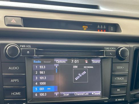 Used 2018 Toyota RAV4 XLE AWD/4WD image 16