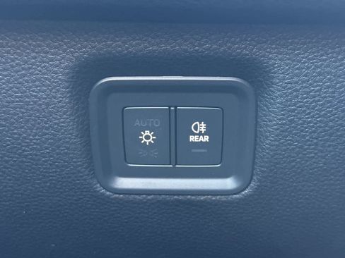 Certified 2025 Porsche Cayenne image 31