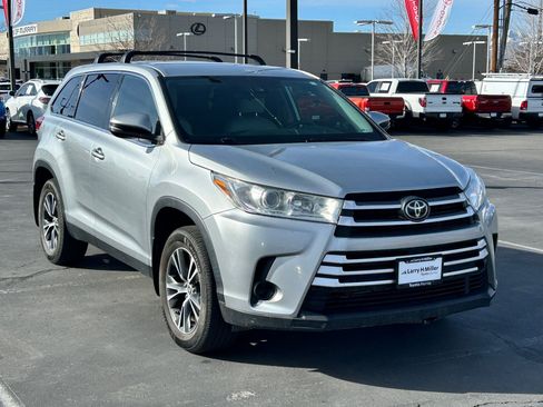 Used 2019 Toyota Highlander LE image 7