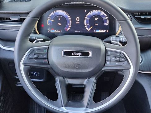 Certified 2025 Jeep Grand Cherokee Altitude RWD image 25