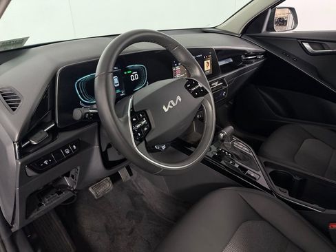 Used 2023 Kia Niro EX image 22