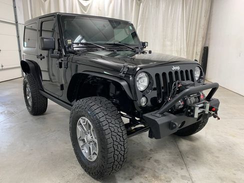 Used 2016 Jeep Wrangler Rubicon w/ Power Convenience Group AWD/4WD image 2