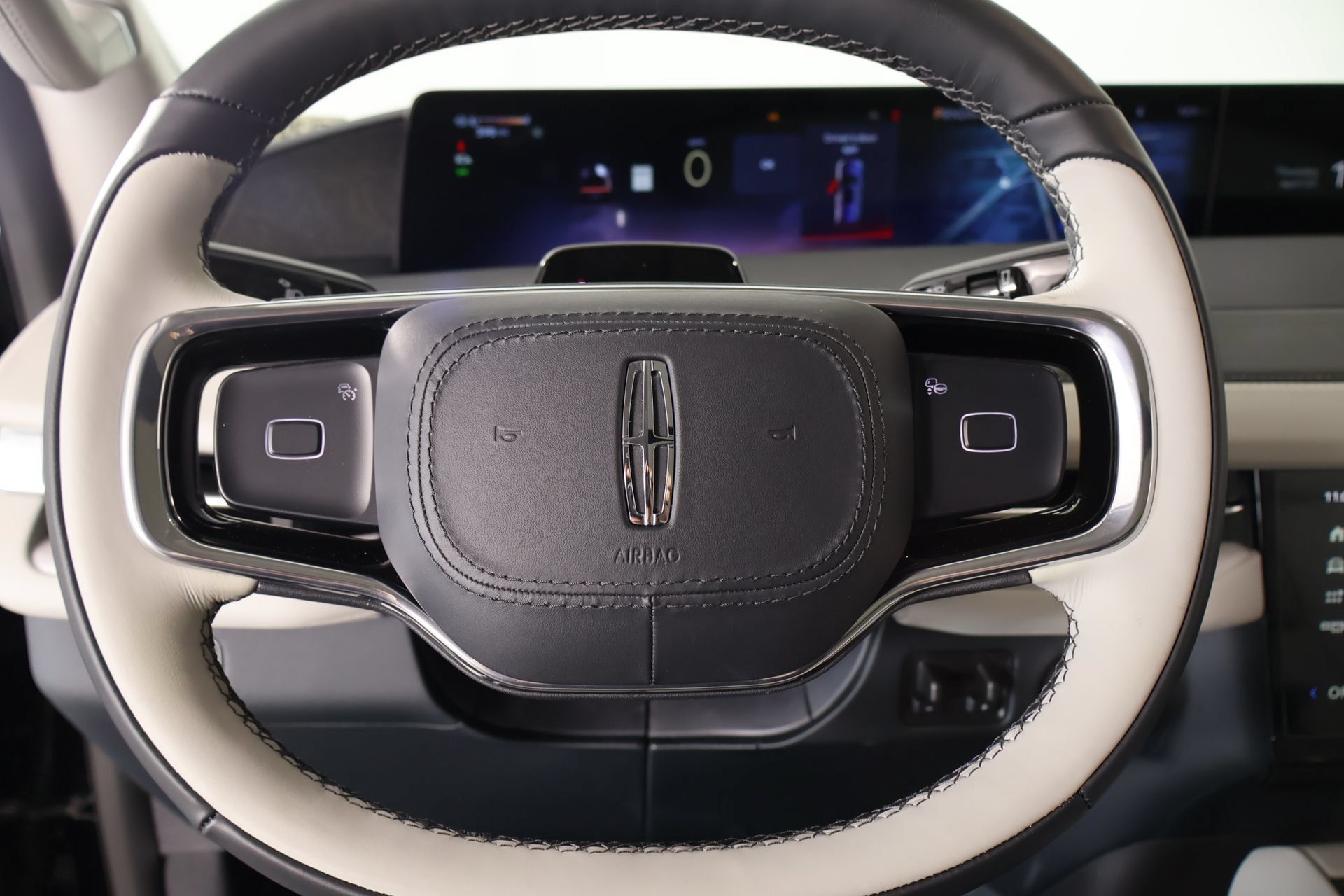 New 2025 Lincoln Navigator Reserve AWD/4WD image 3