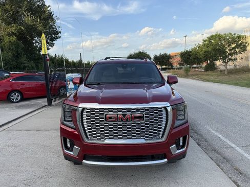 Used 2022 GMC Yukon XL Denali AWD/4WD image 3