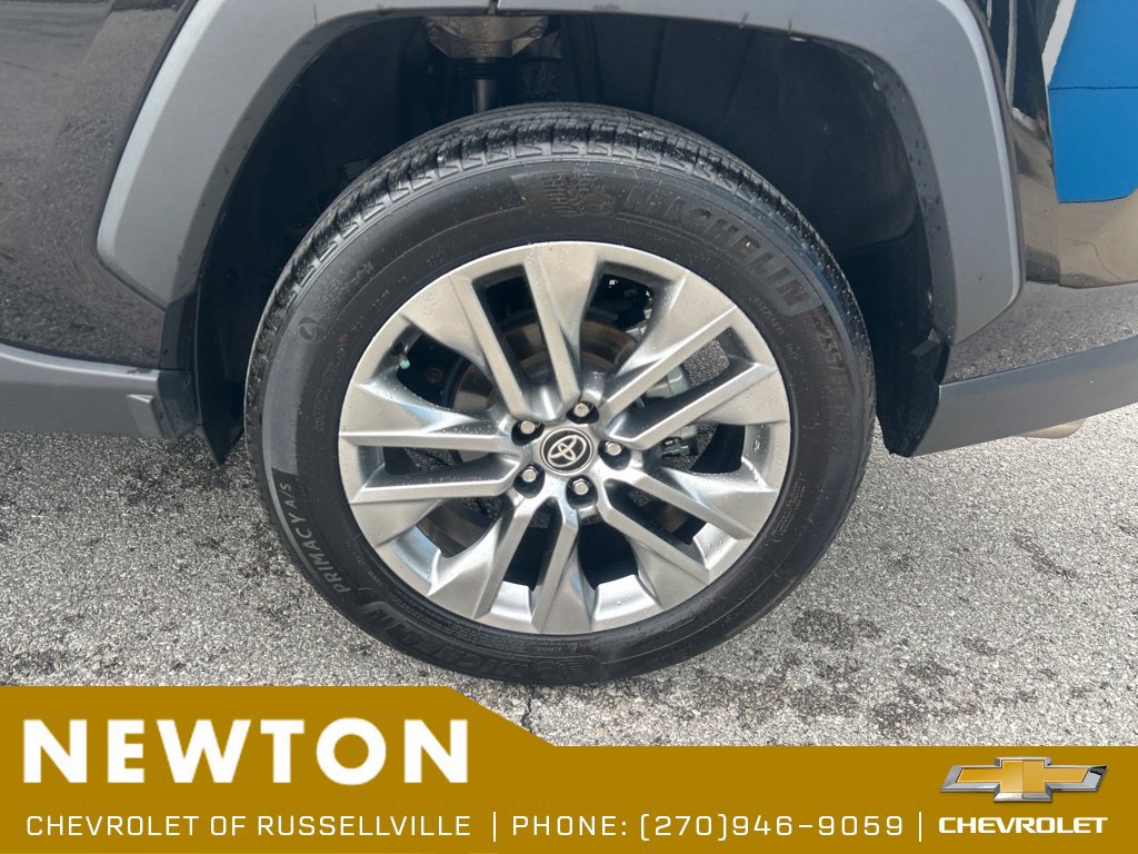 Used 2025 Toyota RAV4 XLE Premium w/ Weather Package AWD/4WD image 40